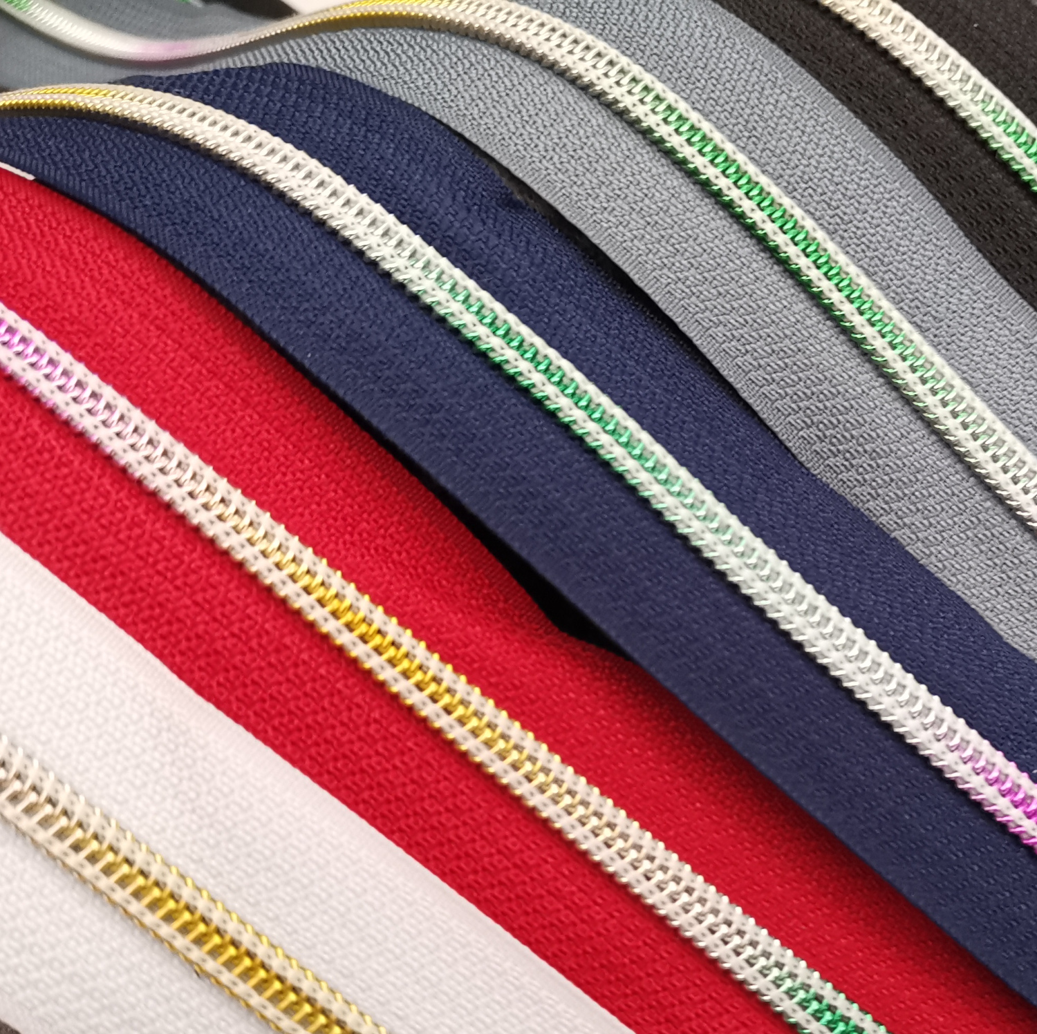 endlosreißverschluss-3mm-regenbogen-laufschiene