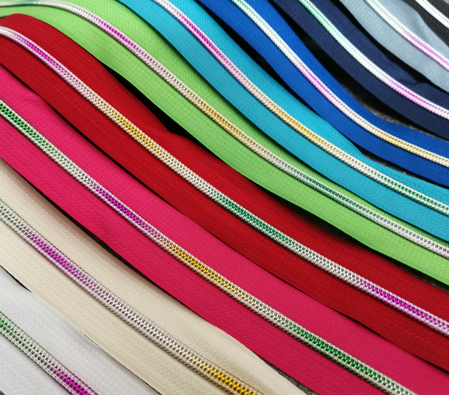 endlosreißverschluss-5mm-regenbogen-laufschiene-02-creme-5-meter